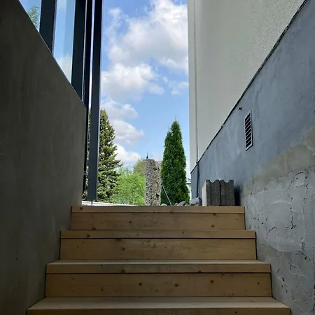 With Private Entrance Apartment *