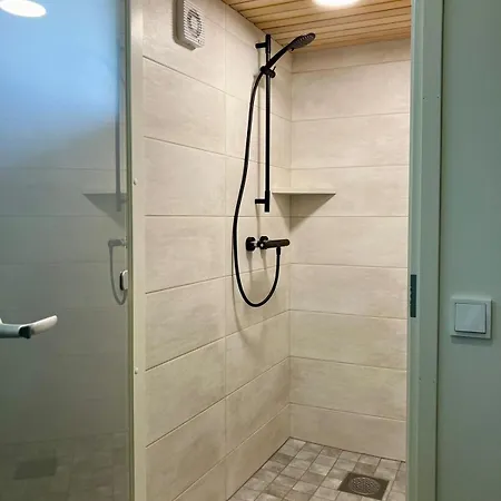 With Private Entrance Apartment *